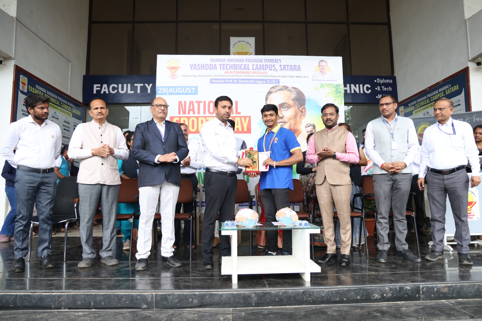 Sarthak Bhosale Clinches District Title in Powerlifting Championship